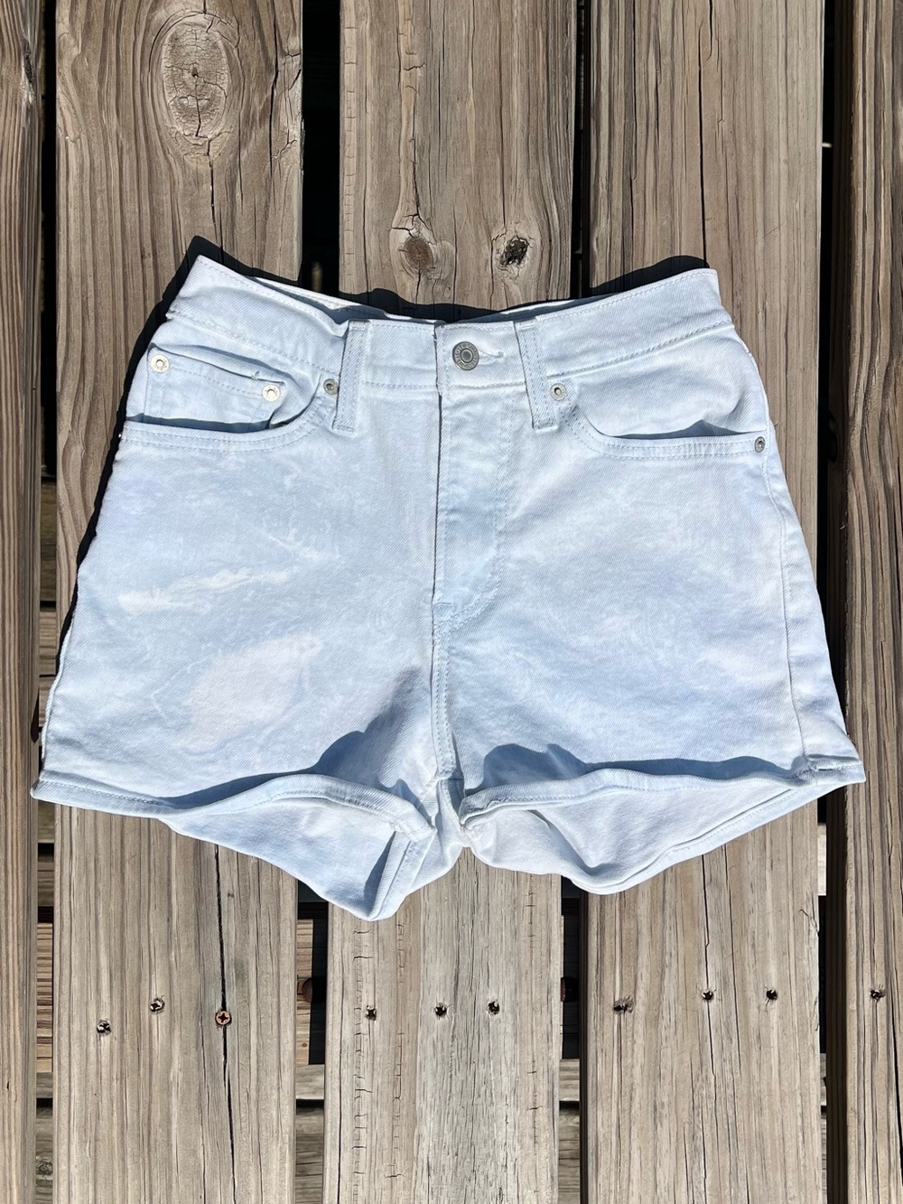 •Levi’s Sz 27 High Rise Light Wash Denim Roll Hem Shorts! EUC!